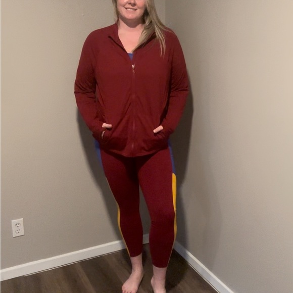 BARELY WORN Three Piece Fabletics Set! - Picture 3 of 8